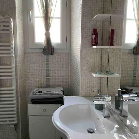 Maison Chaleureuse En Face De La Foret - Proche Insead *